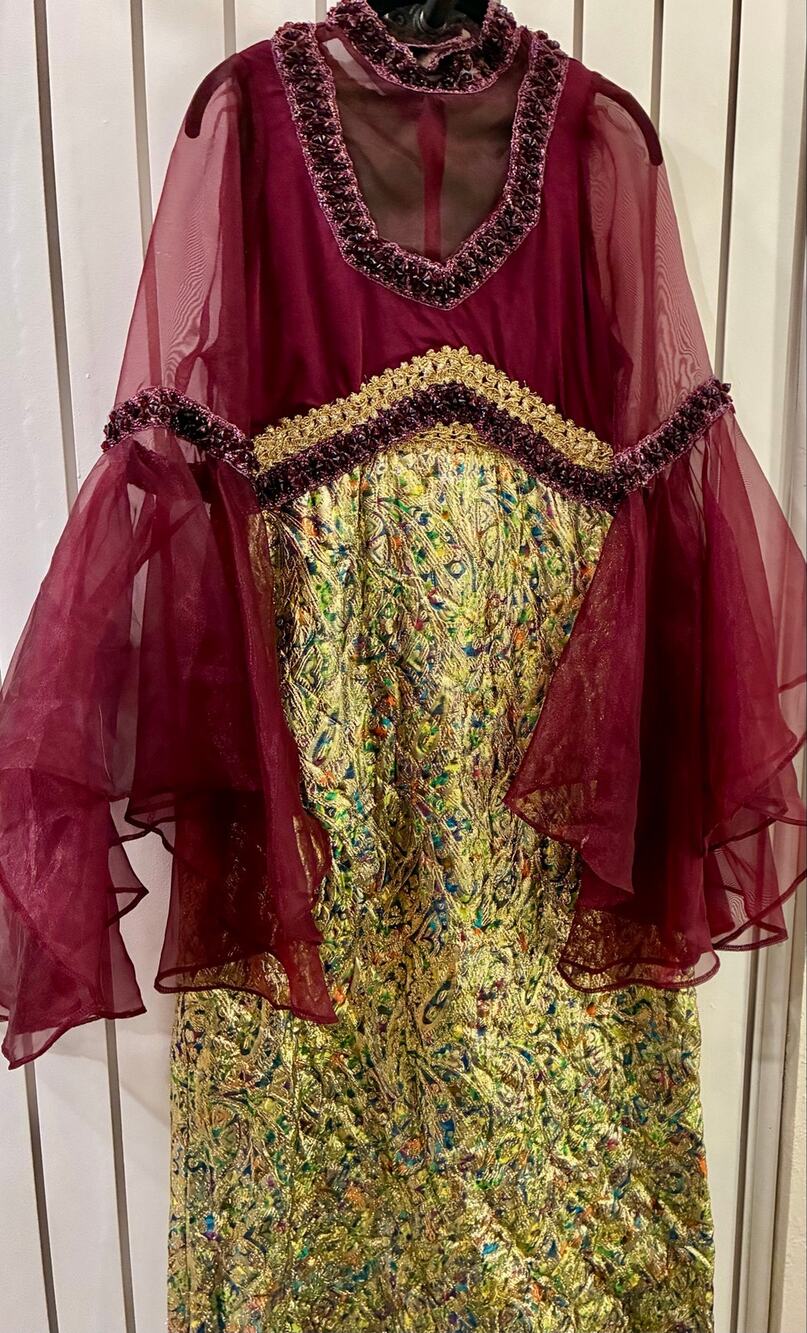 Vintage Custome Traditional-Style Burgundy& Gold Long-Sleeved Beaded Formal Gown